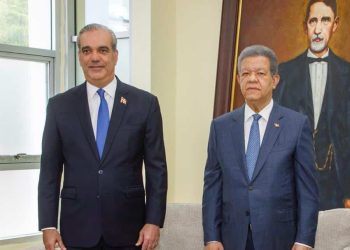 Abinader y Leonel se reúnen en FUNGLODE para tratar crisis haitiana