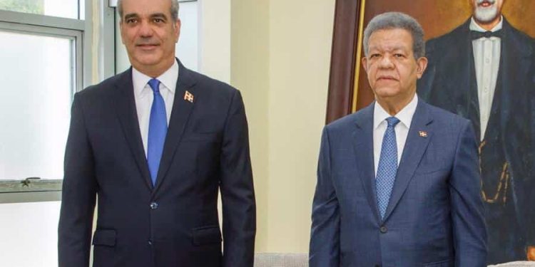 Abinader y Leonel se reúnen en FUNGLODE para tratar crisis haitiana