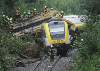 Tres muertos y varios heridos tras descarrilamiento de tren en Alemania