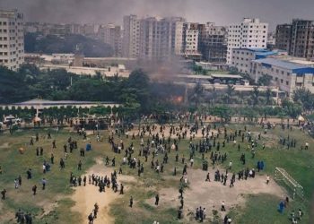 Suben a 16 los muertos y 100 los heridos en el accidente de un avión militar en Bangladés