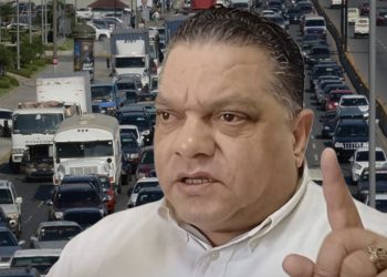 Mario Díaz exige destitución de Directora de Movilidad Sostenible del INTRANT, por caos en el tránsito y fracaso inicial en control de giros a la izquierda