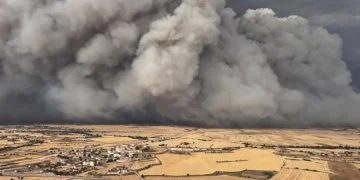 Dos muertos en un violento incendio forestal en España en medio de la ola de calor