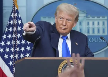 Trump endurece su política hacia Cuba: prohíbe las transacciones y el turismo estadounidense a la isla