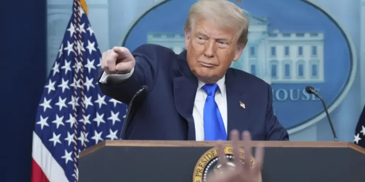 Trump endurece su política hacia Cuba: prohíbe las transacciones y el turismo estadounidense a la isla