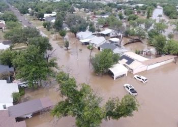Inundaciones en Texas dejan más de 100 muertos, búsquedas continúan