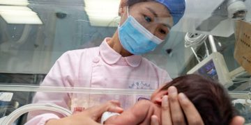 China dará a las familias 500 dólares al año por cada niño menor de tres años