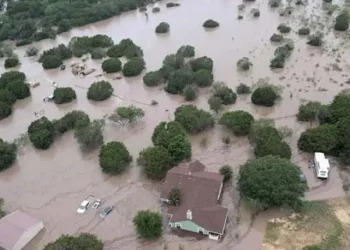 Sube a 117 la cifra de muertos por las devastadoras inundaciones en Texas, 95 de ellos en el condado de Kerr
