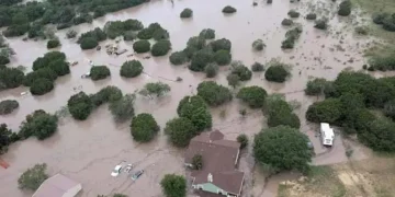 Sube a 117 la cifra de muertos por las devastadoras inundaciones en Texas, 95 de ellos en el condado de Kerr