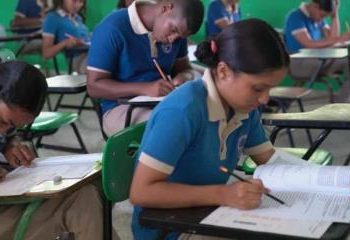 Aprueban proyecto de ley que busca que estudiantes participen en servicios electorales antes de graduarse