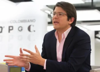 El senador colombiano Miguel Uribe permanece estable aunque "grave" tras ser sometido a una nueva operación