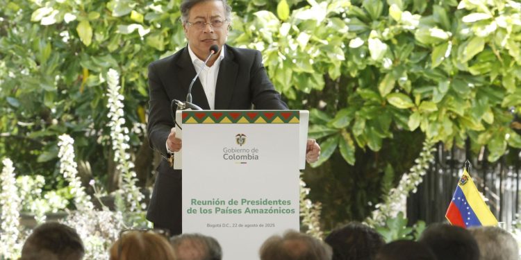 Petro refuerza presencia militar en parte de la frontera entre Colombia y Venezuela para reducir “al máximo” a los criminales