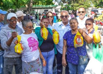 Sanjuaneros aprovechan pollos a RD$200 durante lanzamiento del programa “Inespre en la Provincia” en San Juan