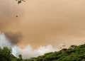 Incendio al sur de España obliga evacuar miles de turistas y bañistas