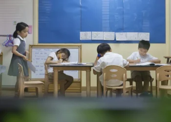 Corea del Sur prohíbe por ley los teléfonos móviles en las aulas