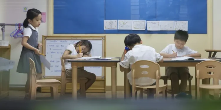 Corea del Sur prohíbe por ley los teléfonos móviles en las aulas