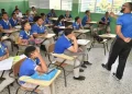 Estudiantes podrán asistir a clases sin uniforme mientras completan entrega de kits escolares