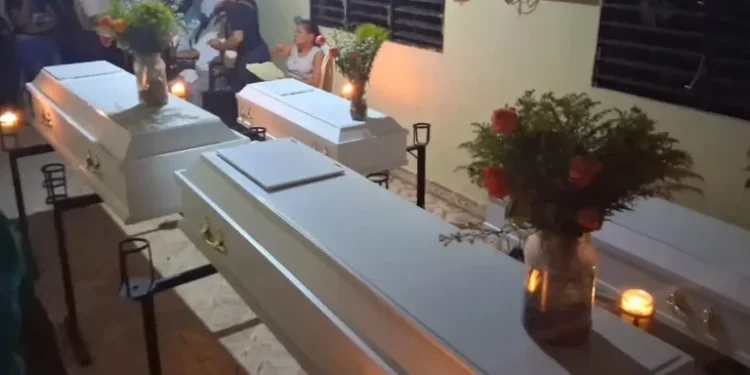 Velan en Cotuí los restos de madre e hijos fallecidos por envenenamiento en SDE