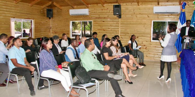 SNS Y SRSO capacitan a colaboradores sobre Sensibilización en la Gestión de Residuos Peligrosos