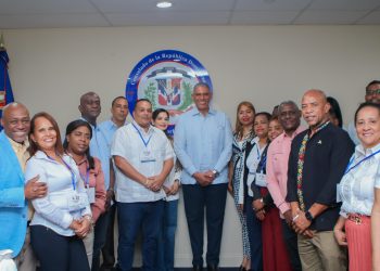 Regidores de SDN visitan Nueva York para participar en Cumbre; se reúnen con cónsul dominicano 