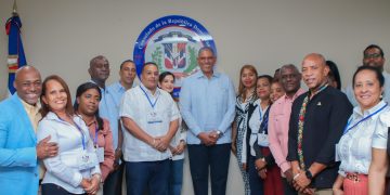 Regidores de SDN visitan Nueva York para participar en Cumbre; se reúnen con cónsul dominicano 