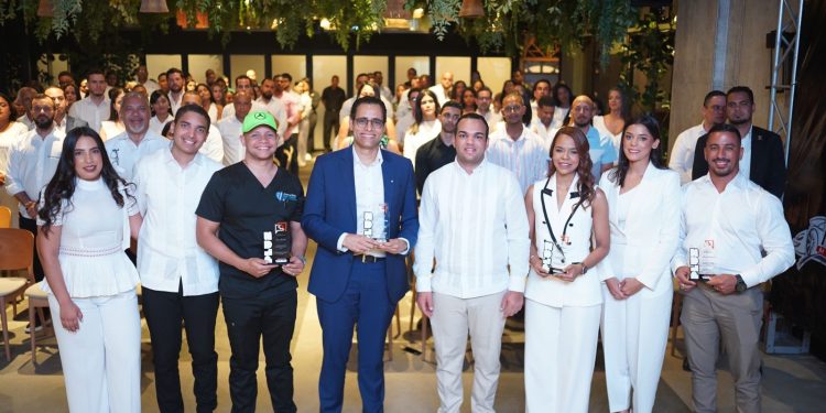 Los Plus RD lo hacen de nuevo: Éxito total del Panel con Juan Ariel Jiménez en La Vega