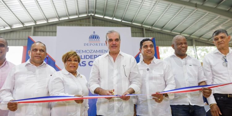 Presidente Abinader y ministro Kelvin Cruz entregan remodelación Polideportivo de Las Caobas