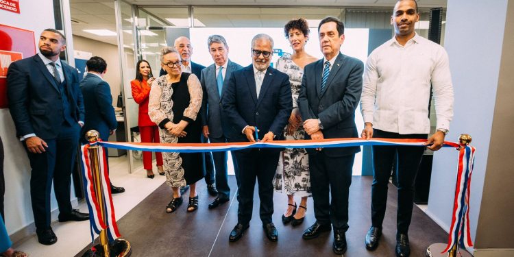 Marte Piantini inaugura en Madrid el consulado más moderno del servicio exterior