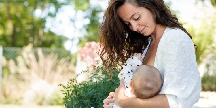La SISALRIL dispensa más de 1.1 millones en Subsidio por Lactancia a 60 mil madres trabajadoras