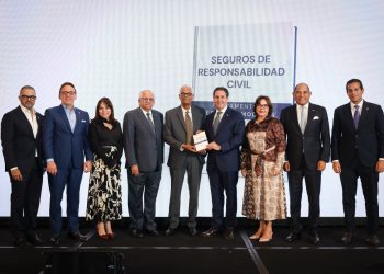 Universal impulsa la educación con el auspicio de un libro sobre seguros