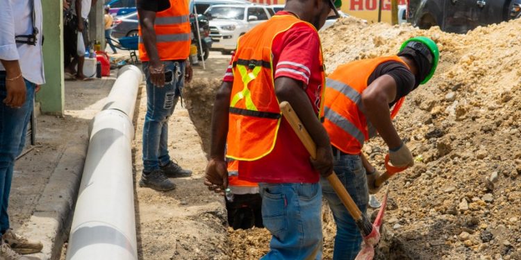 Avanzan en realización de obras que beneficiarán más de 67 mil personas en SDE