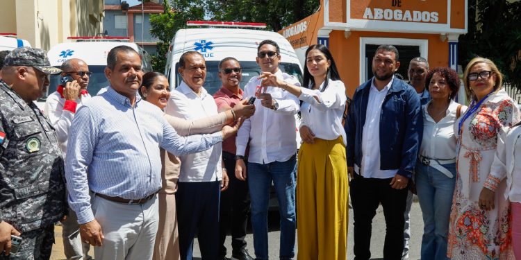 Sistema 911 entrega tres modernas ambulancias en Santiago Rodríguez para fortalecer la atención interhospitalaria