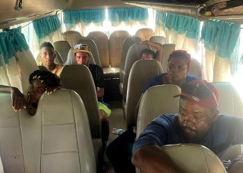 Ejército arresta 6 haitianos indocumentados en minibús en Montecristi