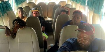 Ejército arresta 6 haitianos indocumentados en minibús en Montecristi