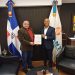 Director del Intrant entrega licencia de transporte escolar a CONACHOTTRANSC
