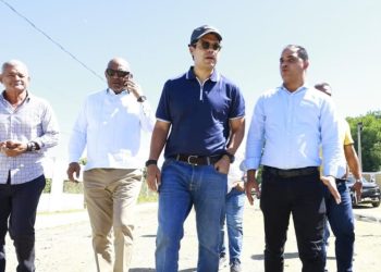 Wellington Arnaud, director ejecutivo del INAPA, supervisa alcantarillado del municipio de Mao, provincia Valverde