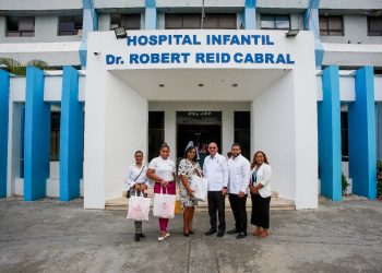 CTC lleva tablets y esperanza a niños del Hospital Infantil Robert Reid Cabral