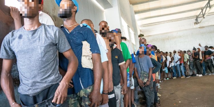 Autoridades detienen 1,534 indocumentados y devuelven otros 1,685 a autoridades haitianas