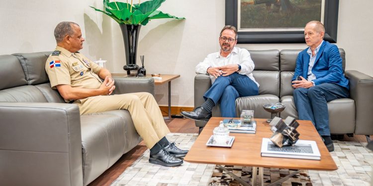 Ministerio de Defensa destaca importancia de reunión con representante especial de la ONU para Haití