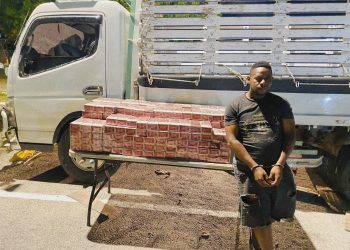 Tras una persecución Ejército incauta contrabando de 50,000 cigarrillos ocultos en el chasis de en un camión