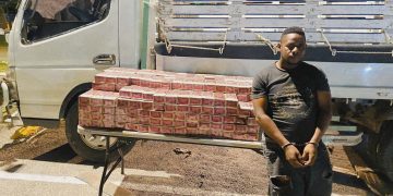 Tras una persecución Ejército incauta contrabando de 50,000 cigarrillos ocultos en el chasis de en un camión