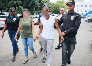 Policía apresa a pareja de esposos en Los Guandules, D.N, por la muerte de niña de 7 años víctima de maltrato infantil y barbarie en Los Guandules