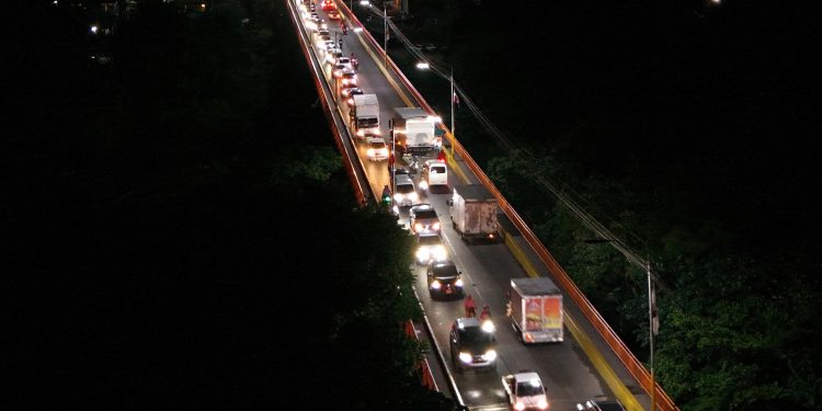 ASDN inaugura remozamiento e iluminación del puente La Barquita