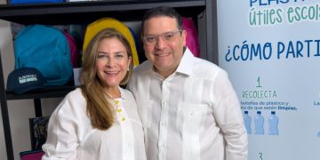 Carolina y Yayo se unen en Plásticos por Útiles Escolares