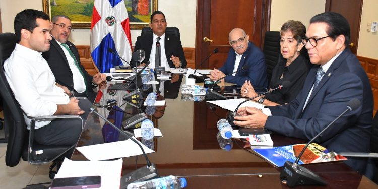 Comisión Especial que estudia el proyecto de modificación a la Ley de Salud Mental destaca déficit de especialistas en el área 