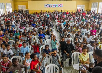 Alcaldesa Betty Gerónimo entrega útiles escolares a través de "La Ruta Escolar"