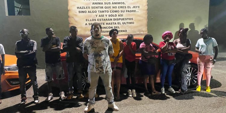 Ejército intercepta tres vehículos con 34 indocumentados en Mao-Valverde