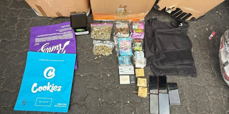 DNCD incauta cinco paquetes de marihuana y detiene hombre en SFM 