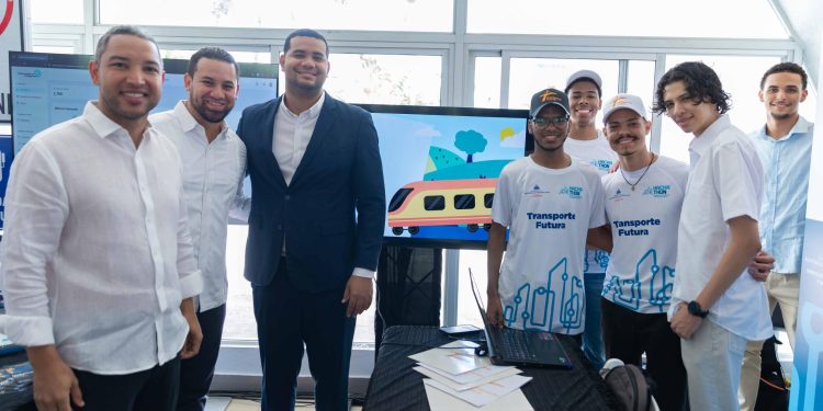 Ministerio de la Juventud presenta 20 soluciones juveniles en el Hackatón de Movilidad Urbana en la Región Ozama