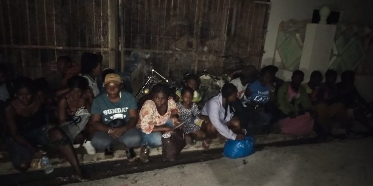 Ejército detiene 25 nacionales haitianos en una jeepeta en Montecristi