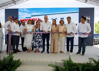Presidente Abinader inaugura ampliación Área de Internamiento Hospital Regional Luis Morillo King, en La Vega 